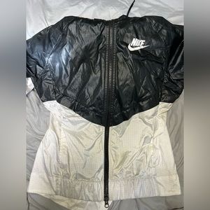 small nike windbreaker in great condition